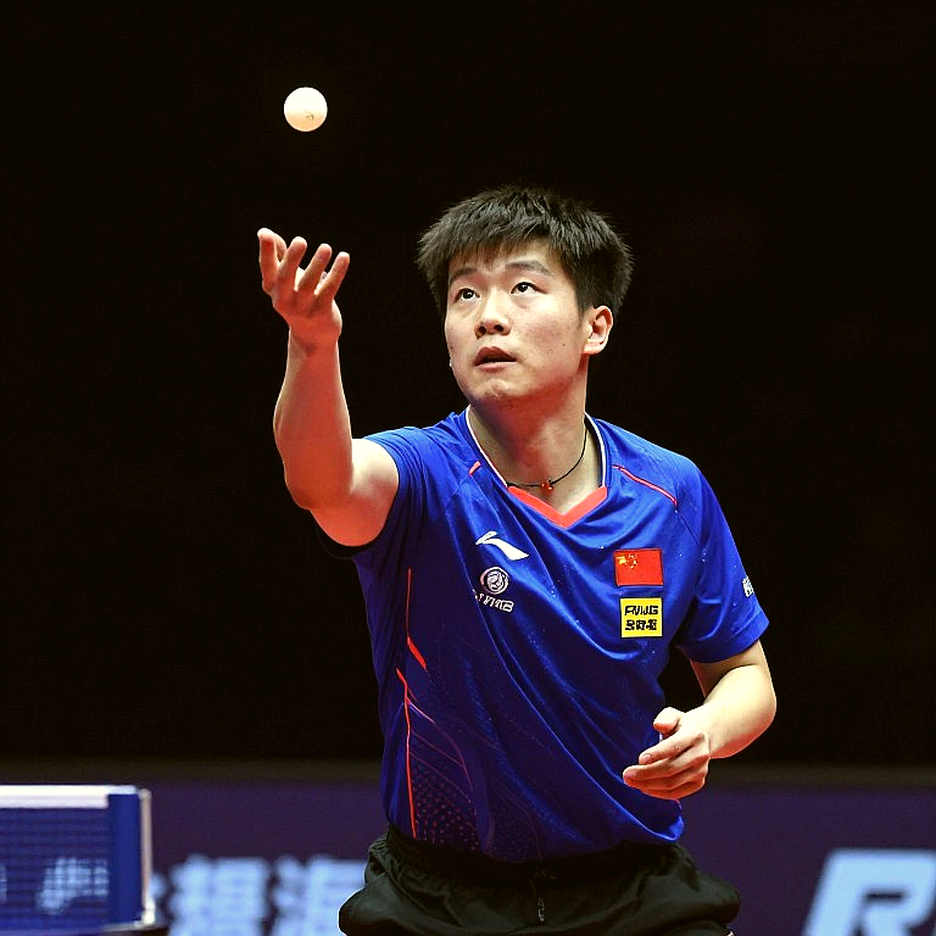 Bóng đá Việt Nam 2026: Trái bóng lăn giữa thời lửa đạn