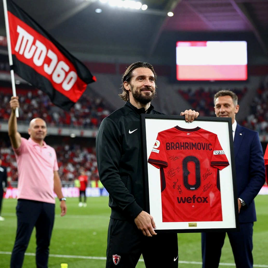 Raphinha lập hat-trick, Barcelona giữ mạch toàn thắng: đọc trận Sevilla bằng mắt trọng tài