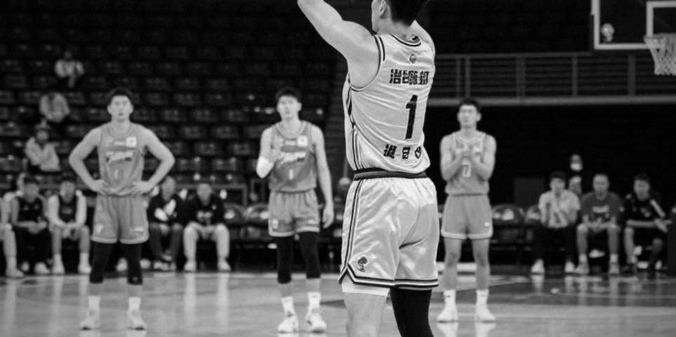 Tượng Lisa Leslie ở Star Plaza: WNBA bước vào sảnh lớn của Los Angeles
