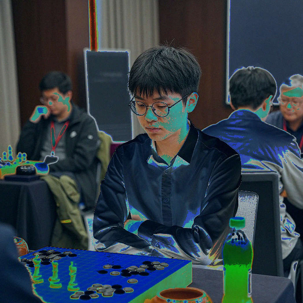 Người học cờ lúc hai giờ sáng: Kostya Kavutskiy và cuộc chuyển quân thầm lặng của thị trường bài giảng cờ vua