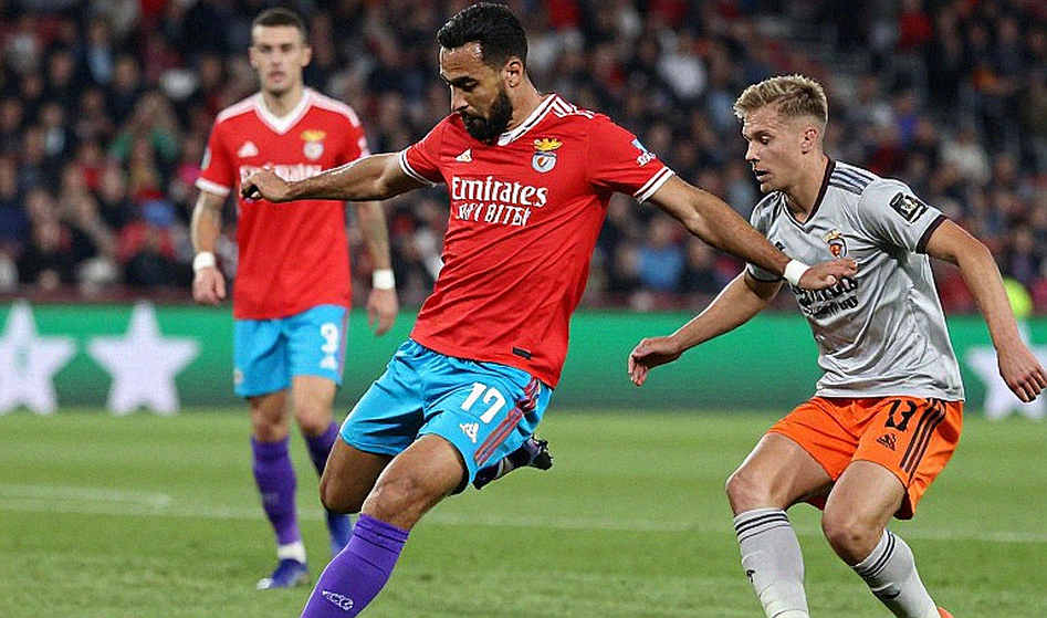 Chín phần phân tích, một trang trắng: khoảng trắng dữ liệu của V.League