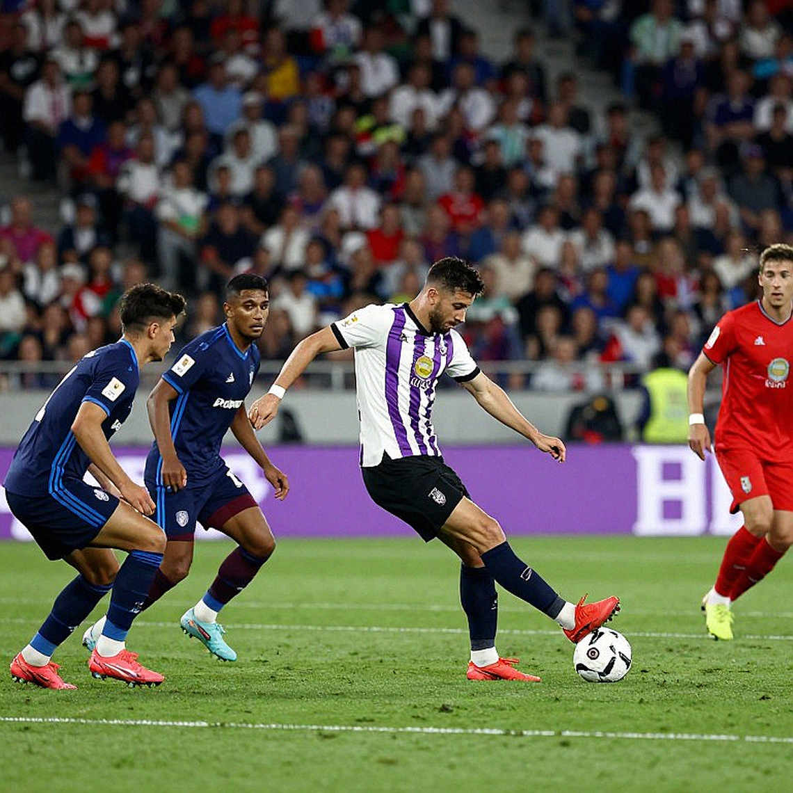 Mac Allister và cuộc đàm phán chưa từng bắt đầu: Tiếng gầm ở Anfield, khoảng lặng trong phòng họp Mac Allister và cuộc đàm phán chưa từng bắt đầu: Tiếng gầm ở Anfield, khoảng lặng trong phòng họp