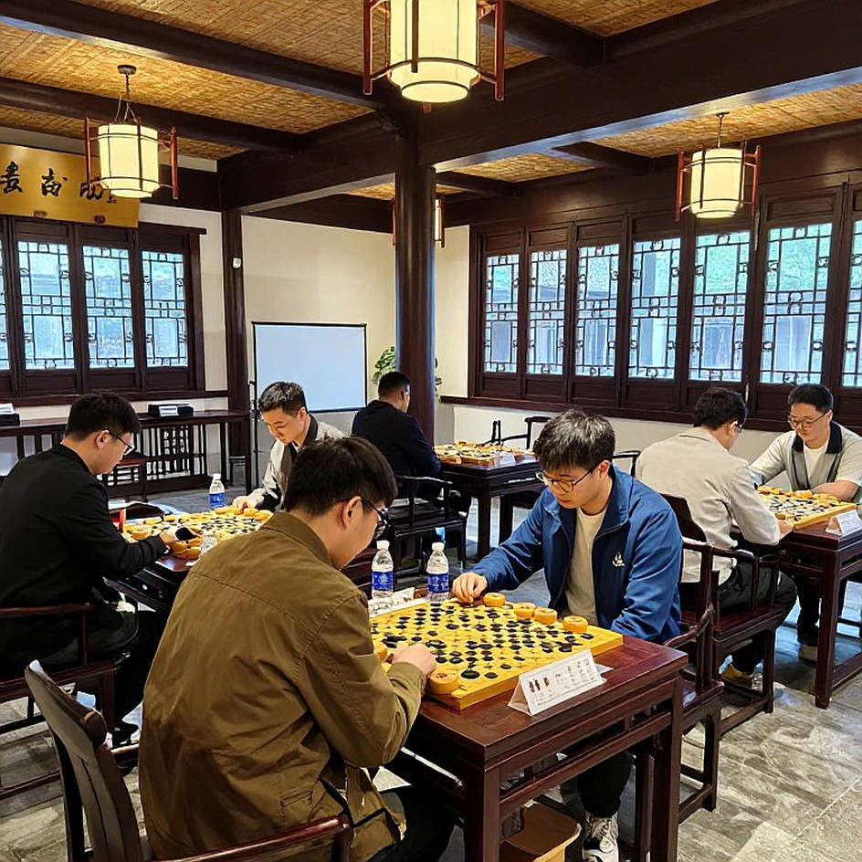ChessBase và danh mục tháng 8: Petroff, hai khóa cờ vị trí và câu hỏi ai chấm điểm cho ai