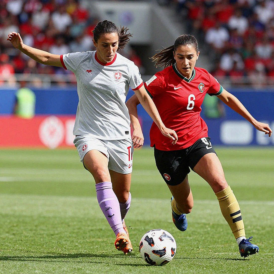 Tuyển Việt Nam ở FIFA ASEAN Cup: Đội trưởng ngồi ngoài và canh bạc thể lực của Kim Sang-sik